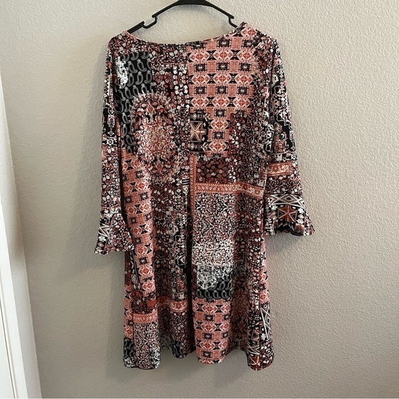 Bell sleeve dress - Picture 3 of 5